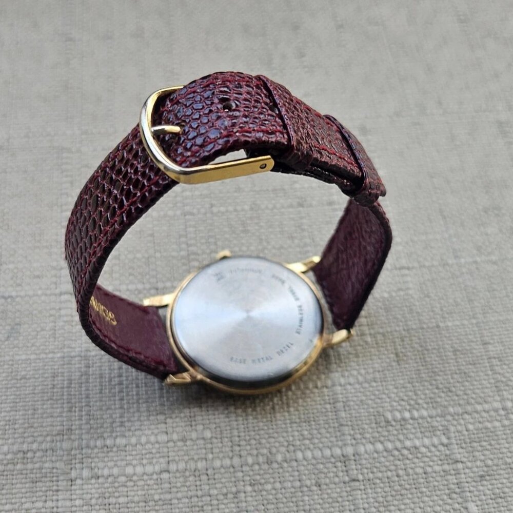 Vintage Disney Lorus Wristwatch Burgundy Tone Genuine Leather Strap Watch - Picture 8 of 12